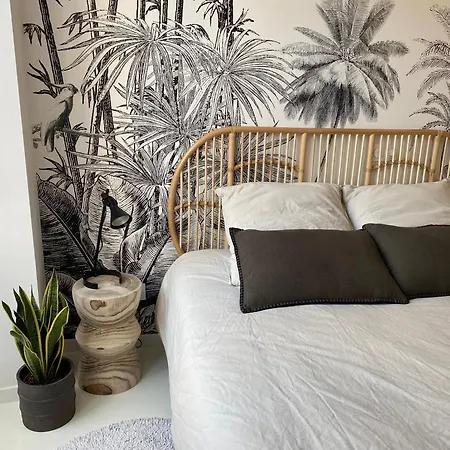 Cosy, Gare 5 Minutes Et Cinéma